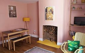 Stylish And Colourful Flat Minutes From The Beach
