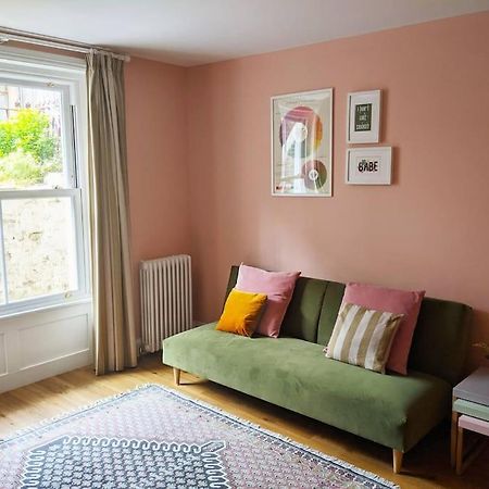 Stylish And Colourful Flat Minutes From The Beach Margate Exterior photo